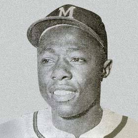 Henry Louis « Hank » Aaron détient le record du plus grand nombre de coups sûrs pour un droitier.