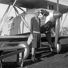 Amelia Earhart est la première femme à avoir tenté de traverser l’Atlantique en avion en solitaire.