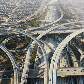 À Los Angeles, il y a plus de voitures que d’habitants.