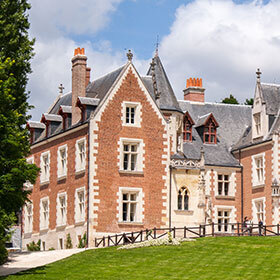 The château where Leonardo died was torn down to build a shopping center.