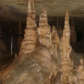 Mammoth Cave National Park in Kentucky has more than 372 mi. (600 km) of underground galleries.