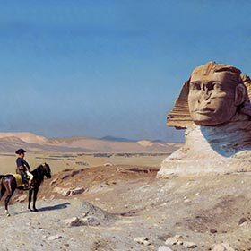 C’est un boulet de canon tiré par les troupes de Napoléon qui aurait détruit le nez du sphinx.