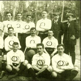La France n’a jamais gagné la médaille d’or olympique au football (soccer).