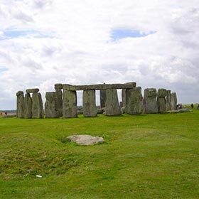Les Vikings ont érigé le monument Stonehenge en l’honneur de leur dieu Odin.