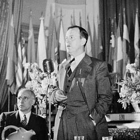 L’ancien premier ministre Lester B. Pearson a reçu le prix Nobel de la paix en 1957.