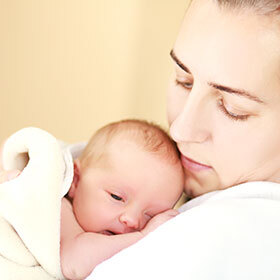 À la naissance, l’oreille interne est encore mal formée.
