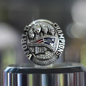 Depuis le dixième Super Bowl, en 1976, l’équipe gagnante reçoit une bague.