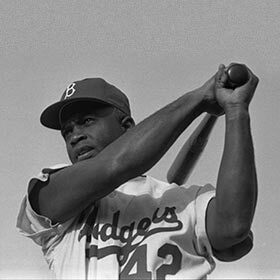 Jackie Robinson a été le premier Afro-Américain à jouer dans la Ligue nationale de baseball.