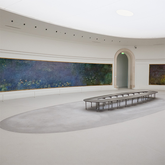 C’est le Musée de l’Orangerie qui possède le plus grand nombre d’œuvres de Monet.