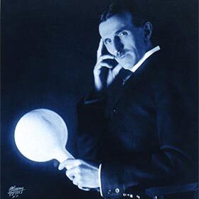 Nikola Tesla a inventé la première voiture électrique, baptisée La jamais contente.