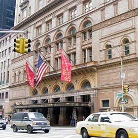 La première cérémonie des Oscar a eu lieu au Carnegie Hall de New York.