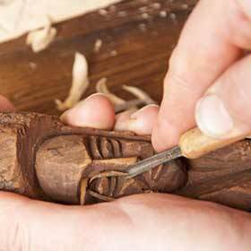 Ces phrases n’ont pas de fautes : « Fini la sculpture ! Je suis fatigué d’avoir des écharpes dans les doigts et du brin de scie dans les yeux. »