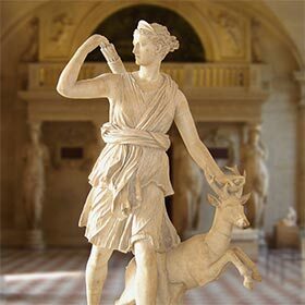 Comme son frère Apollon, la déesse Artémis était associée au Soleil.
