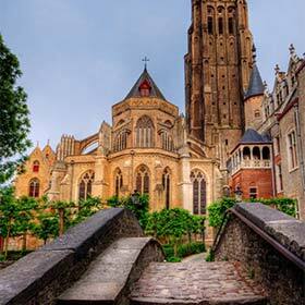 Bruges est surnommé « la Rome du Nord ».