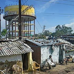 La catastrophe de Bhopal est un glissement de terrain qui a enseveli tout un village en Inde.