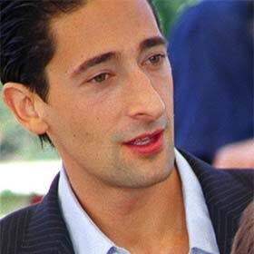 À l’âge de 29 ans, Adrien Brody devient le plus jeune comédien à recevoir l’Oscar du meilleur acteur pour The Pianist.
