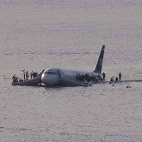En 2009, après avoir percuté des bernaches du Canada, le vol US Airways 1549 a amerri d’urgence dans le fleuve Hudson.