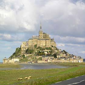 La première église sur le mont Saint-Michel a été construite en 1709.
