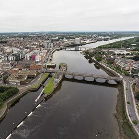 The Shannon River (in Ireland) is longer than the Thames (in England).