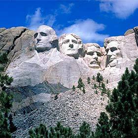 Les sculptures du mont Rushmore représentent George Washington, Thomas Jefferson, Franklin D. Roosevelt et Abraham Lincoln.