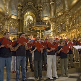 Il n’y a pas de faute dans : « Je sens mon cœur battre d’émotion dès que je me retrouve au milieu d’un chœur de chant. »