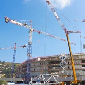 Le mot stade est bien utilisé dans : « À ce stade-ci de la construction du stade, l’entrepreneur respecte l’échéancier. »