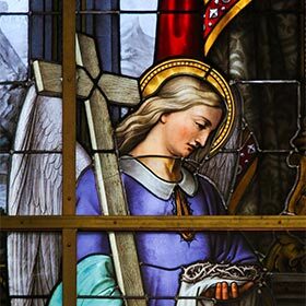 Il est aussi juste d’écrire « tous les vitraux de cette église ont été restaurés » que « tous les vitrails… »
