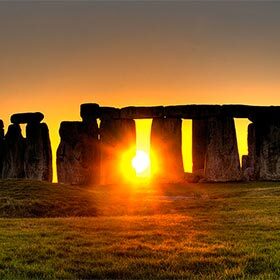 Stonehenge se trouve en Irlande, à 90 km (56 mi) de Dublin.