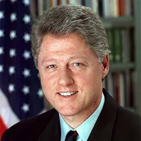 Bill Clinton n’a jamais fréquenté l’université.