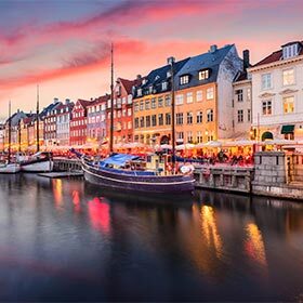 La rue Nyhavn est l’une des rues emblématiques de Copenhague.