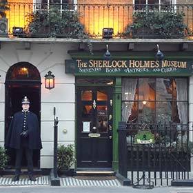 Sherlock Holmes habite au 212B Baker Street.