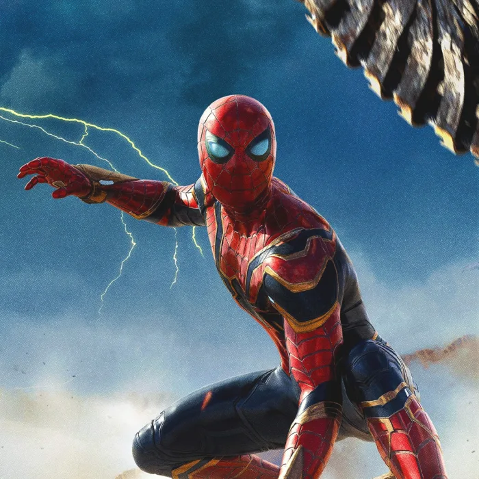 Spider Man en pleine action avec un éclair dans le ciel.